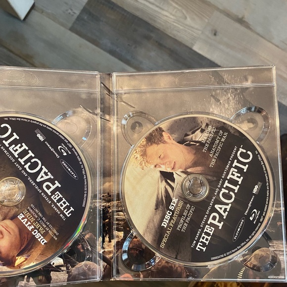 The pacific blu ray dvd set like new - Picture 3 of 6